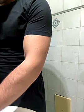 Snapshot of giovan2020 chatting on November 17, 10:48 pm giovan2020 online show from November 17, 10:48 pm