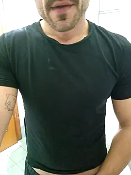 Snapshot of giovan2020 chatting on January 6, 9:02 am giovan2020 online show from January 6, 9:02 am