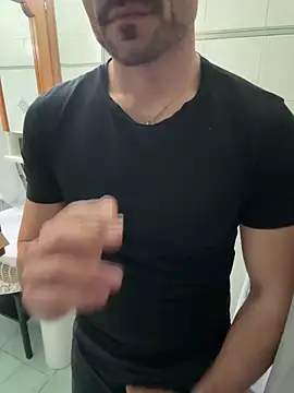 Snapshot of giovan2020 chatting on January 6, 10:12 pm giovan2020 online show from January 6, 10:12 pm