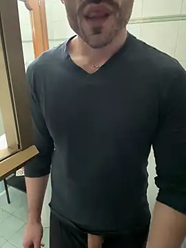 Snapshot of giovan2020 chatting on January 14, 9:52 pm giovan2020 online show from January 14, 9:52 pm