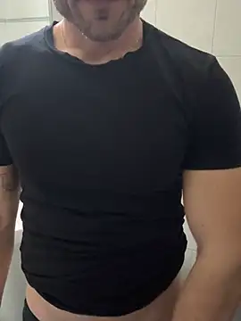 Snapshot of giovan2020 chatting on February 10, 9:30 pm giovan2020 online show from February 10, 9:30 pm