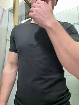 Snapshot of giovan2020 chatting on February 20, 8:27 am giovan2020 online show from February 20, 8:27 am