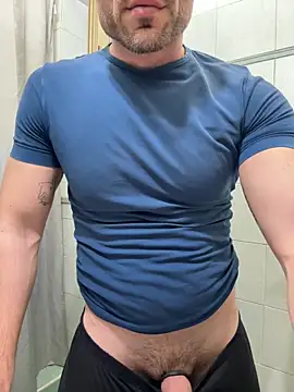 Snapshot of giovan2020 chatting on February 20, 10:43 pm giovan2020 online show from February 20, 10:43 pm