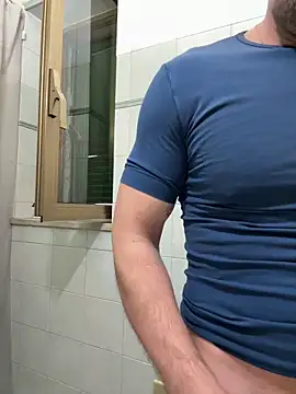 Snapshot of giovan2020 chatting on February 24, 6:22 am giovan2020 online show from February 24, 6:22 am