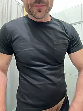 Snapshot of giovan2020 chatting on February 25, 10:41 pm giovan2020 online show from February 25, 10:41 pm