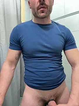 Snapshot of giovan2020 chatting on March 3, 12:17 am giovan2020 online show from March 3, 12:17 am