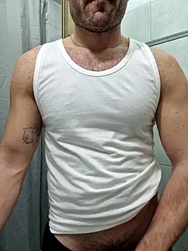 Snapshot of giovan2020 chatting on March 7, 3:31 pm giovan2020 online show from March 7, 3:31 pm