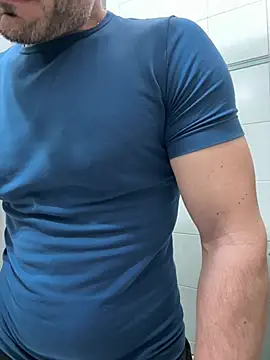 Snapshot of giovan2020 chatting on March 25, 11:11 pm giovan2020 online show from March 25, 11:11 pm