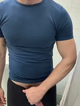 Snapshot of giovan2020 chatting on April 3, 8:51 pm giovan2020 online show from April 3, 8:51 pm