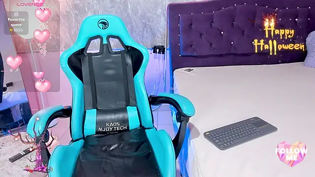 Lauren smiles online show from October 18, 4:37 am