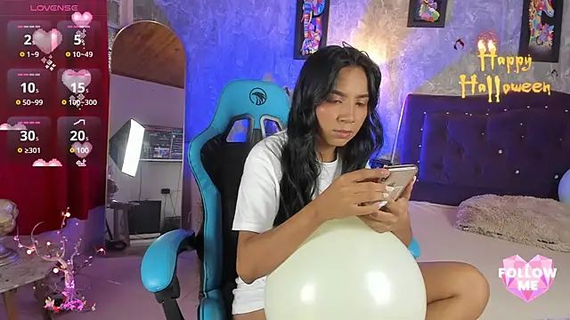 Lauren smiles online show from November 4, 4:00 am