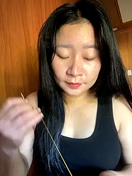 Snapshot of violet-00 chatting on October 5, 1:37 am violet-00 online show from October 5, 1:37 am