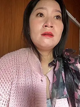 Snapshot of violet-00 chatting on October 23, 12:43 am violet-00 online show from October 23, 12:43 am