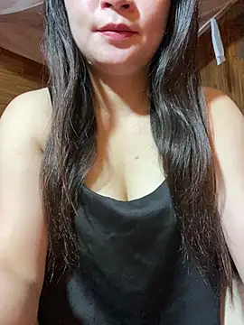 Snapshot of violet-00 chatting on May 15, 11:23 pm violet-00 online show from May 15, 11:23 pm