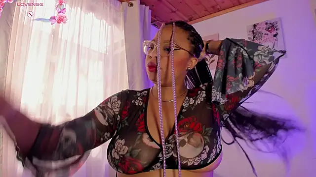 Lauraricci   online show from November 11, 2:28 pm