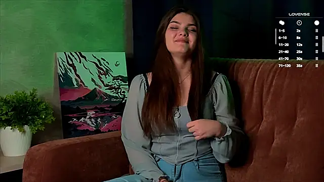 Snapshot of StephanieeMiller chatting on October 11, 12:32 am StephanieeMiller online show from October 11, 12:32 am