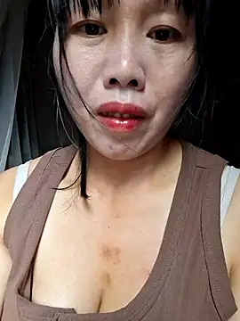 Snapshot of helenzz chatting on October 28, 12:47 am helenzz online show from October 28, 12:47 am