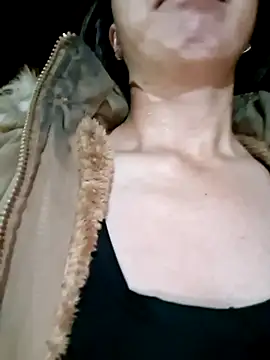 Snapshot of helenzz chatting on November 8, 9:35 pm helenzz online show from November 8, 9:35 pm