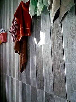 Snapshot of helenzz chatting on November 15, 2:20 am helenzz online show from November 15, 2:20 am