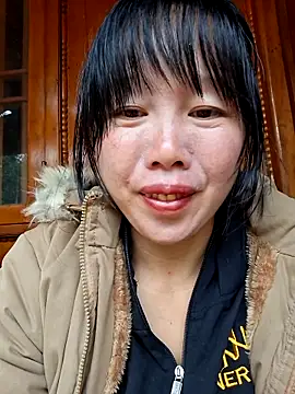 Snapshot of helenzz chatting on November 21, 12:43 am helenzz online show from November 21, 12:43 am