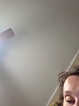 Snapshot of brunettebabexo3 chatting on October 24, 7:27 am brunettebabexo3 online show from October 24, 7:27 am