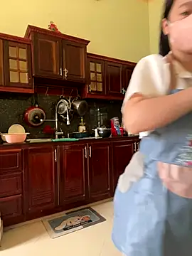 Snapshot of Helen-Tran chatting on October 7, 3:14 am Helen-Tran online show from October 7, 3:14 am