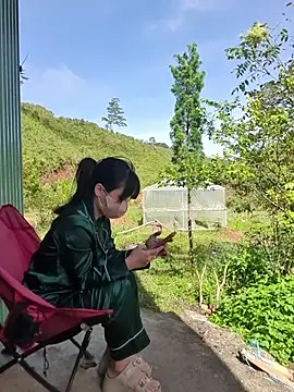 Snapshot of Helen-Tran chatting on October 22, 1:39 am Helen-Tran online show from October 22, 1:39 am