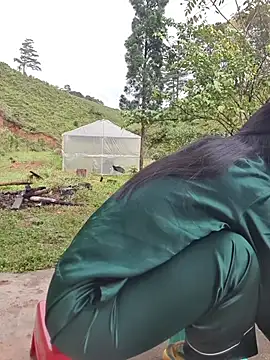 Snapshot of Helen-Tran chatting on October 26, 1:33 am Helen-Tran online show from October 26, 1:33 am