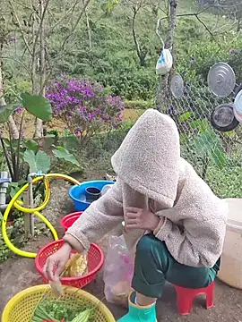 Snapshot of Helen-Tran chatting on October 29, 2:58 am Helen-Tran online show from October 29, 2:58 am