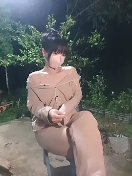 Snapshot of Helen-Tran chatting on November 11, 1:00 pm Helen-Tran online show from November 11, 1:00 pm