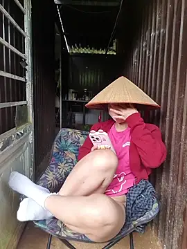 Snapshot of Helen-Tran chatting on November 23, 1:27 am Helen-Tran online show from November 23, 1:27 am