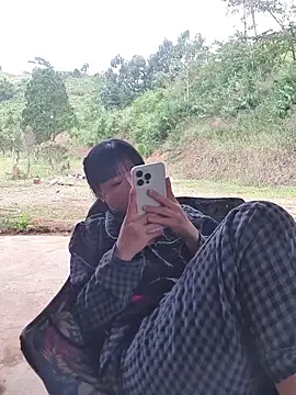 Snapshot of Helen-Tran chatting on November 29, 9:23 am Helen-Tran online show from November 29, 9:23 am