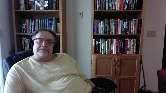 Snapshot of Vinyl22@xh chatting on April 30, 6:58 pm Vinyl22xh online show from April 30, 6:58 pm