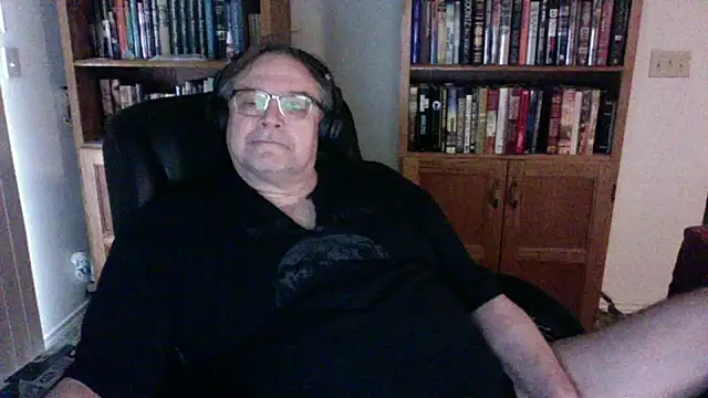 Snapshot of Vinyl22@xh chatting on May 8, 6:02 pm Vinyl22xh online show from May 8, 6:02 pm