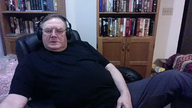 Snapshot of Vinyl22@xh chatting on May 24, 5:34 am Vinyl22xh online show from May 24, 5:34 am