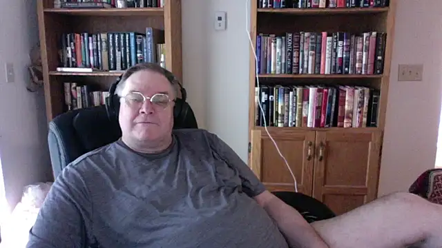 Snapshot of Vinyl22@xh chatting on June 6, 8:46 pm Vinyl22xh online show from June 6, 8:46 pm