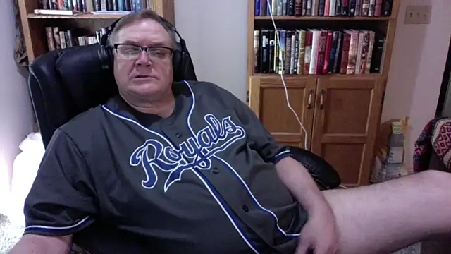 Snapshot of Vinyl22@xh chatting on June 16, 8:44 pm Vinyl22xh online show from June 16, 8:44 pm