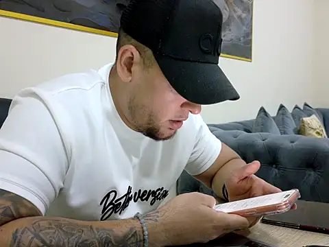 maximus888A online show from April 3, 7:45 pm