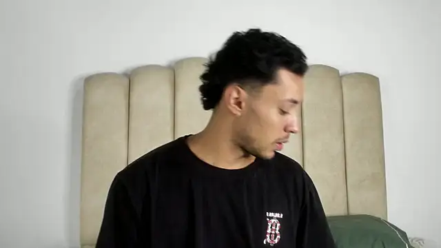 Snapshot of aroncooper1 chatting on October 6, 9:51 am aroncooper1 online show from October 6, 9:51 am