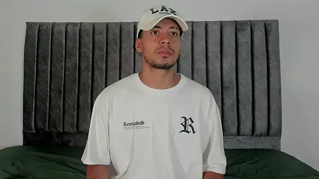 Snapshot of aroncooper1 chatting on October 7, 11:40 am aroncooper1 online show from October 7, 11:40 am