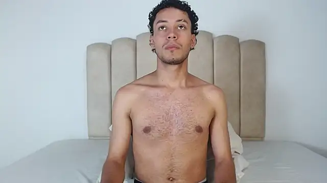 aroncooper1 online show from November 18, 9:47 am