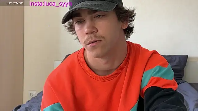 Snapshot of luca_syn chatting on September 24, 9:45 am luca syn online show from September 24, 9:45 am