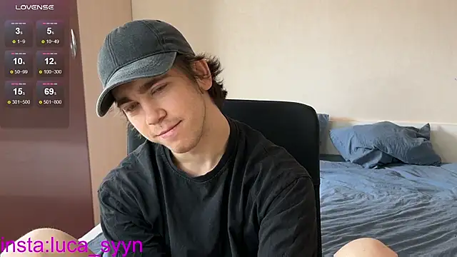 Snapshot of luca_syn chatting on October 4, 6:55 am luca syn online show from October 4, 6:55 am