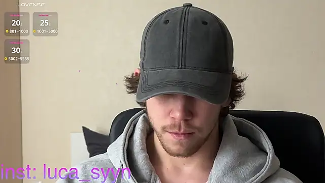 Snapshot of luca_syn chatting on October 17, 2:30 pm luca syn online show from October 17, 2:30 pm