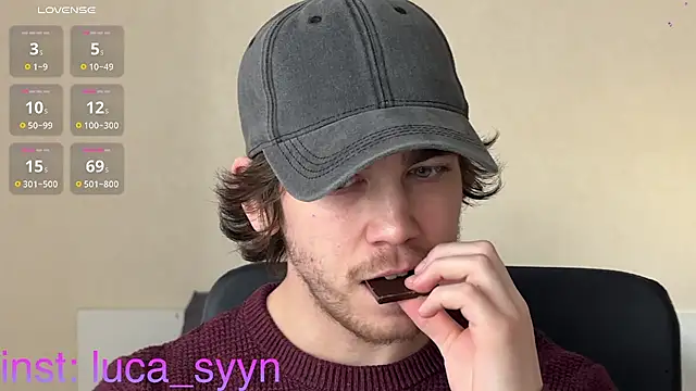 Snapshot of luca_syn chatting on October 18, 12:06 pm luca syn online show from October 18, 12:06 pm