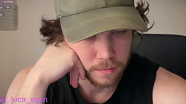 Snapshot of luca_syn chatting on November 12, 5:19 am luca syn online show from November 12, 5:19 am