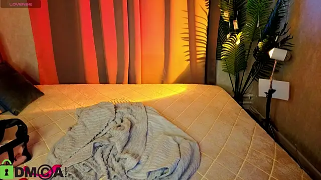 Elsie Cutties online show from April 8, 1:05 am