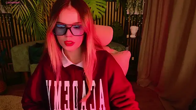 KellyHayden online show from December 1, 6:24 pm