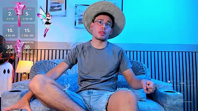 Snapshot of marcuswildx chatting on October 15, 6:52 pm marcuswildx online show from October 15, 6:52 pm