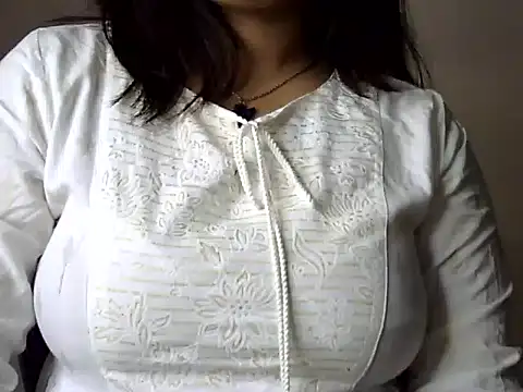 Snapshot of Aaliya02 chatting on November 8, 2:06 pm Aaliya02 online show from November 8, 2:06 pm